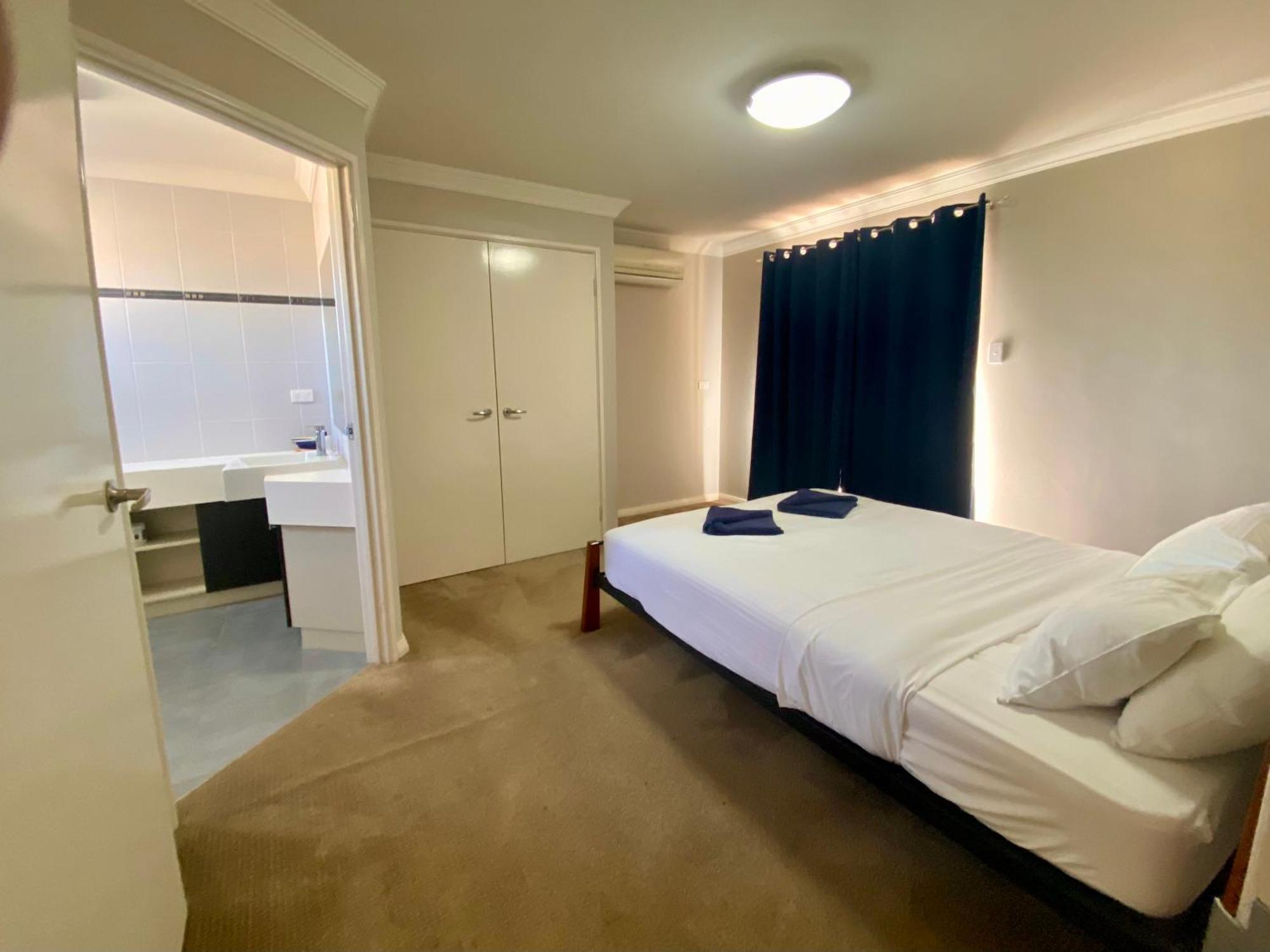 Port Denison Beach Resort ภายนอก รูปภาพ