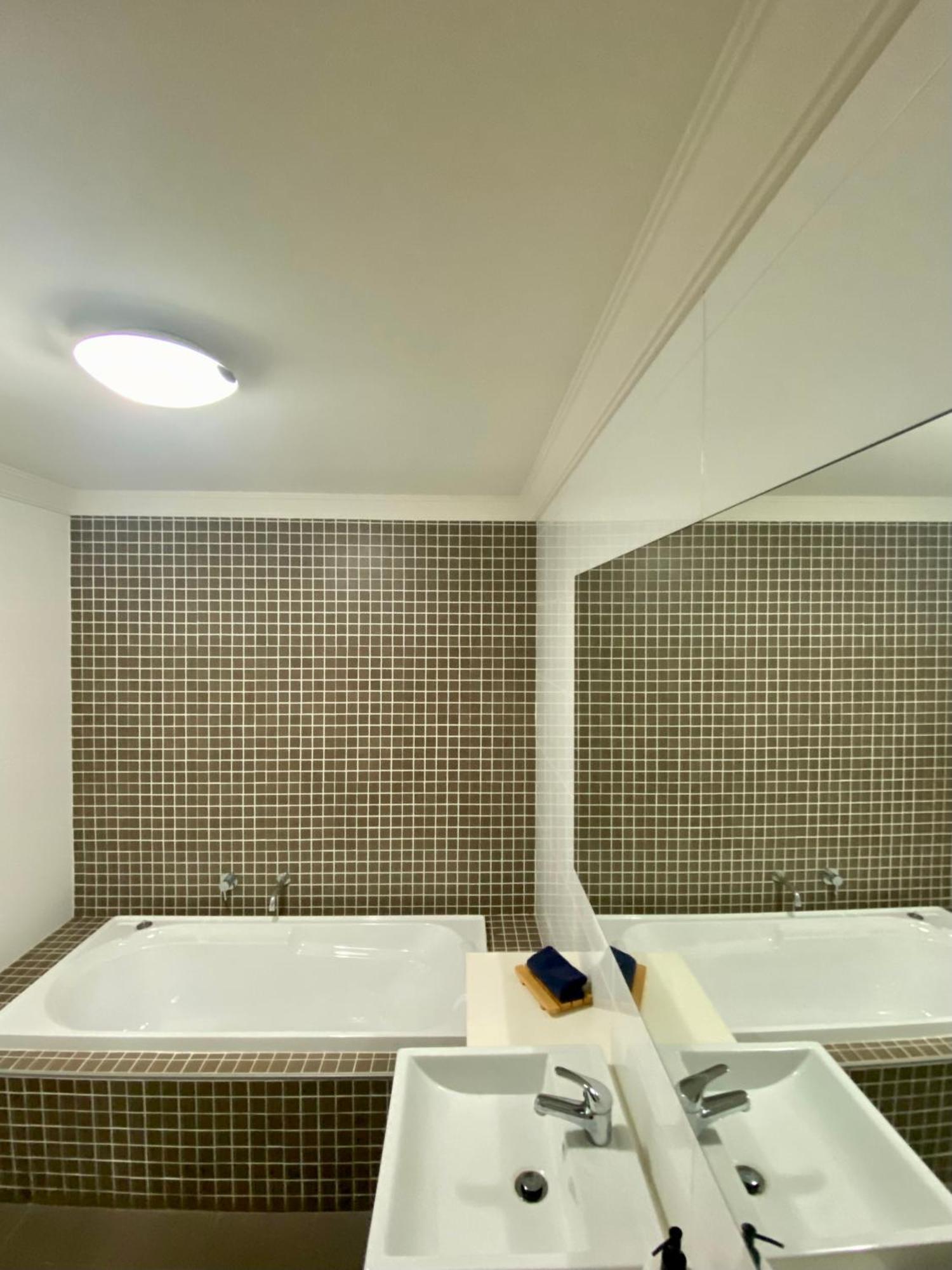 Port Denison Beach Resort ภายนอก รูปภาพ