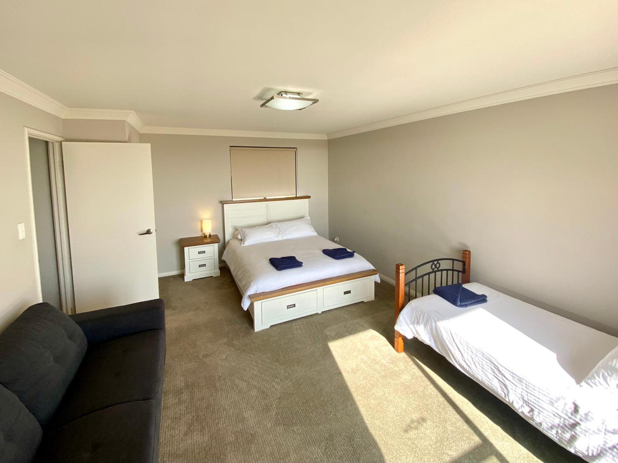 Port Denison Beach Resort ภายนอก รูปภาพ