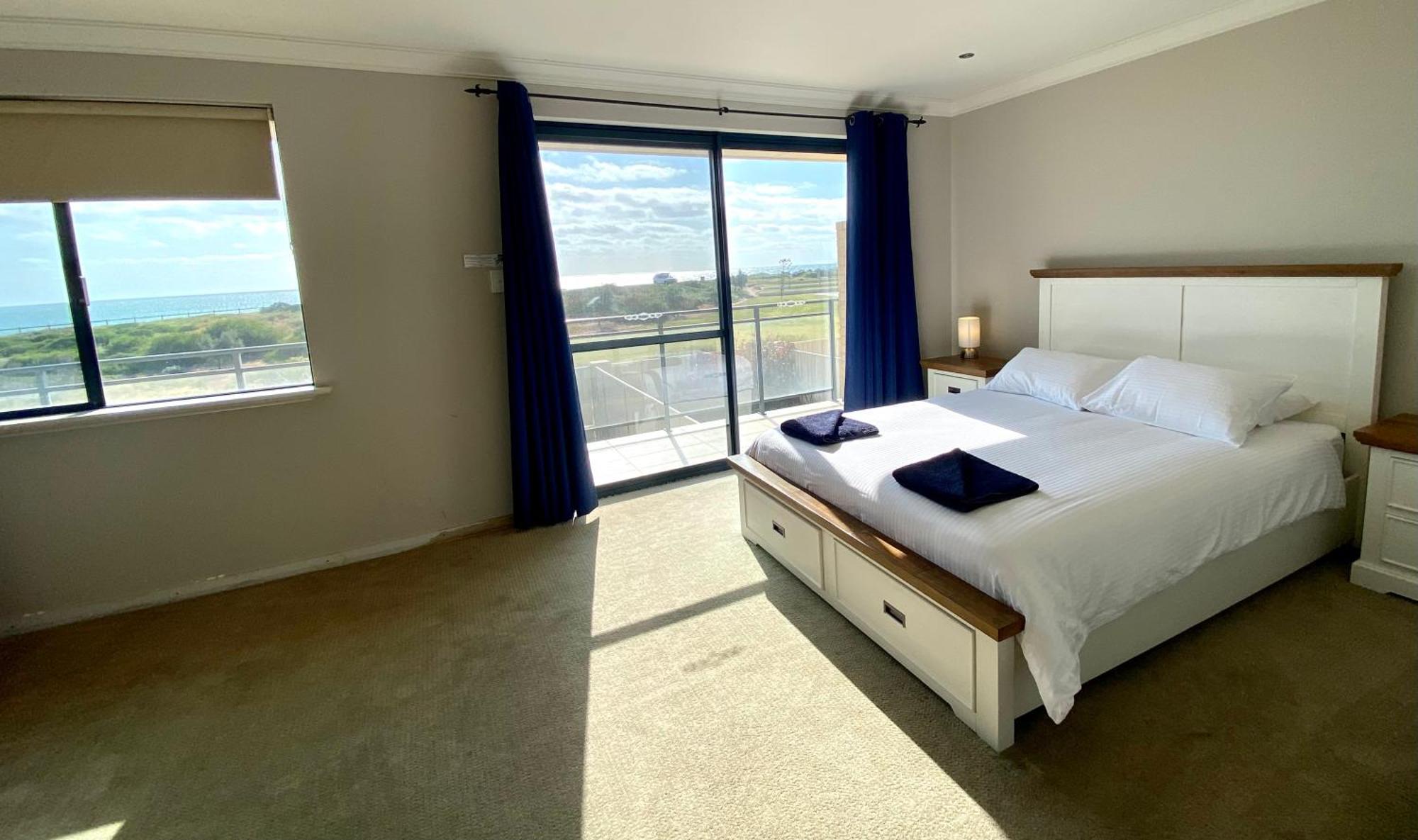 Port Denison Beach Resort ภายนอก รูปภาพ