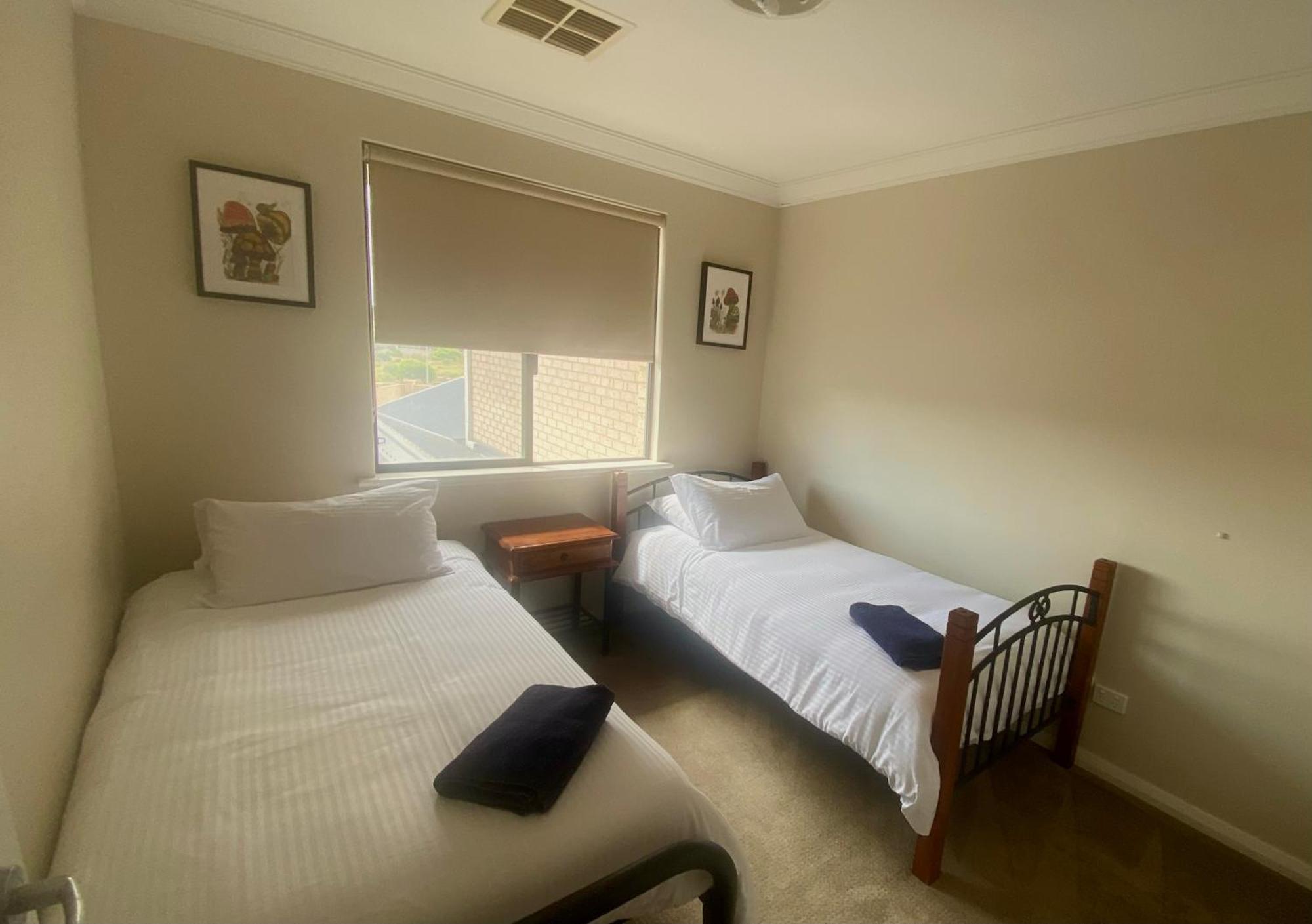 Port Denison Beach Resort ภายนอก รูปภาพ